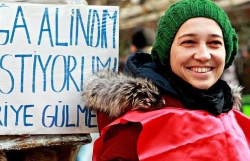 Yargıtay Nuriye Gülmen'e verilen hapis cezasını bozdu