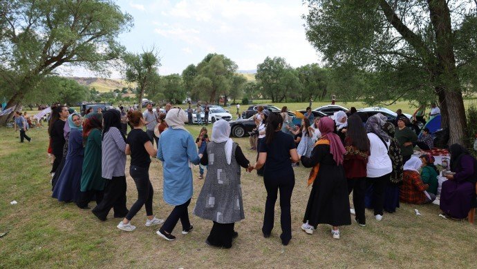 Varto'daki festival tüm coşkusuyla sürüyor