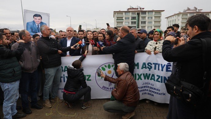 DEM Parti Edirne Cezaevi önünde