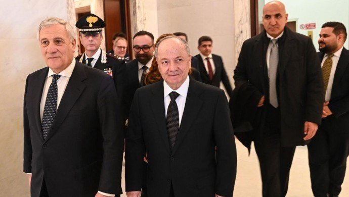 Barzani: Kobani'ye el uzatılmasına müsaade edilmemeli