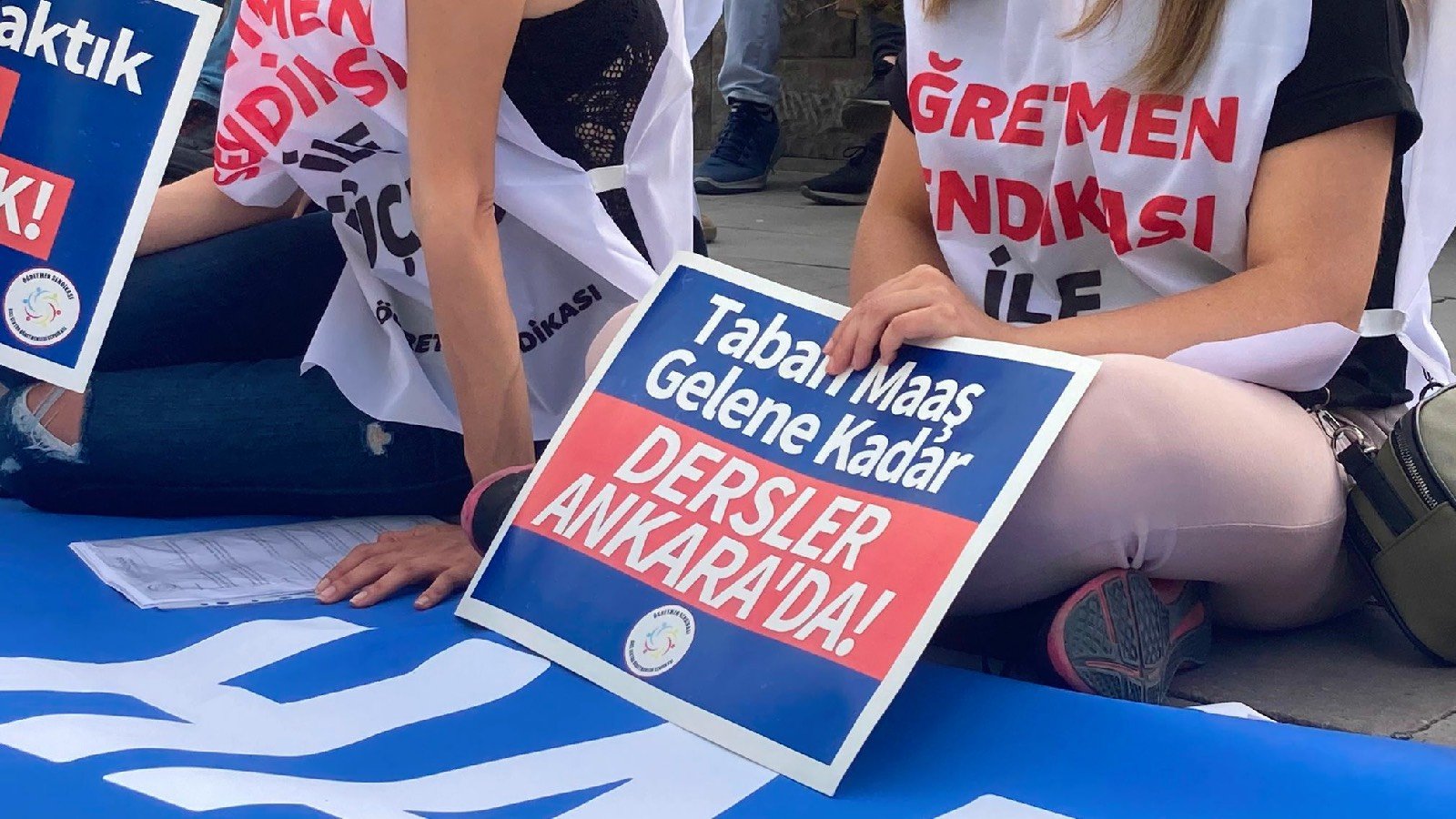 Özel sektörde çalışan öğretmenler hakları için yollarda sesini yükseltiyor